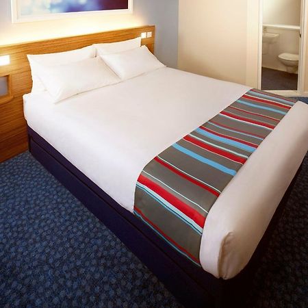 Travelodge Newcastle Whitemare Pool Low Walker Экстерьер фото