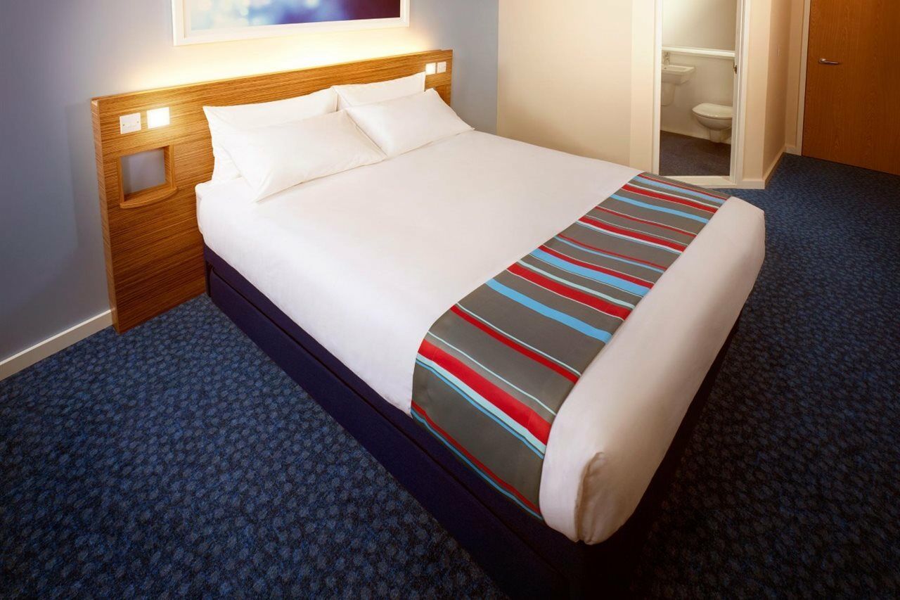 Travelodge Newcastle Whitemare Pool Low Walker Экстерьер фото