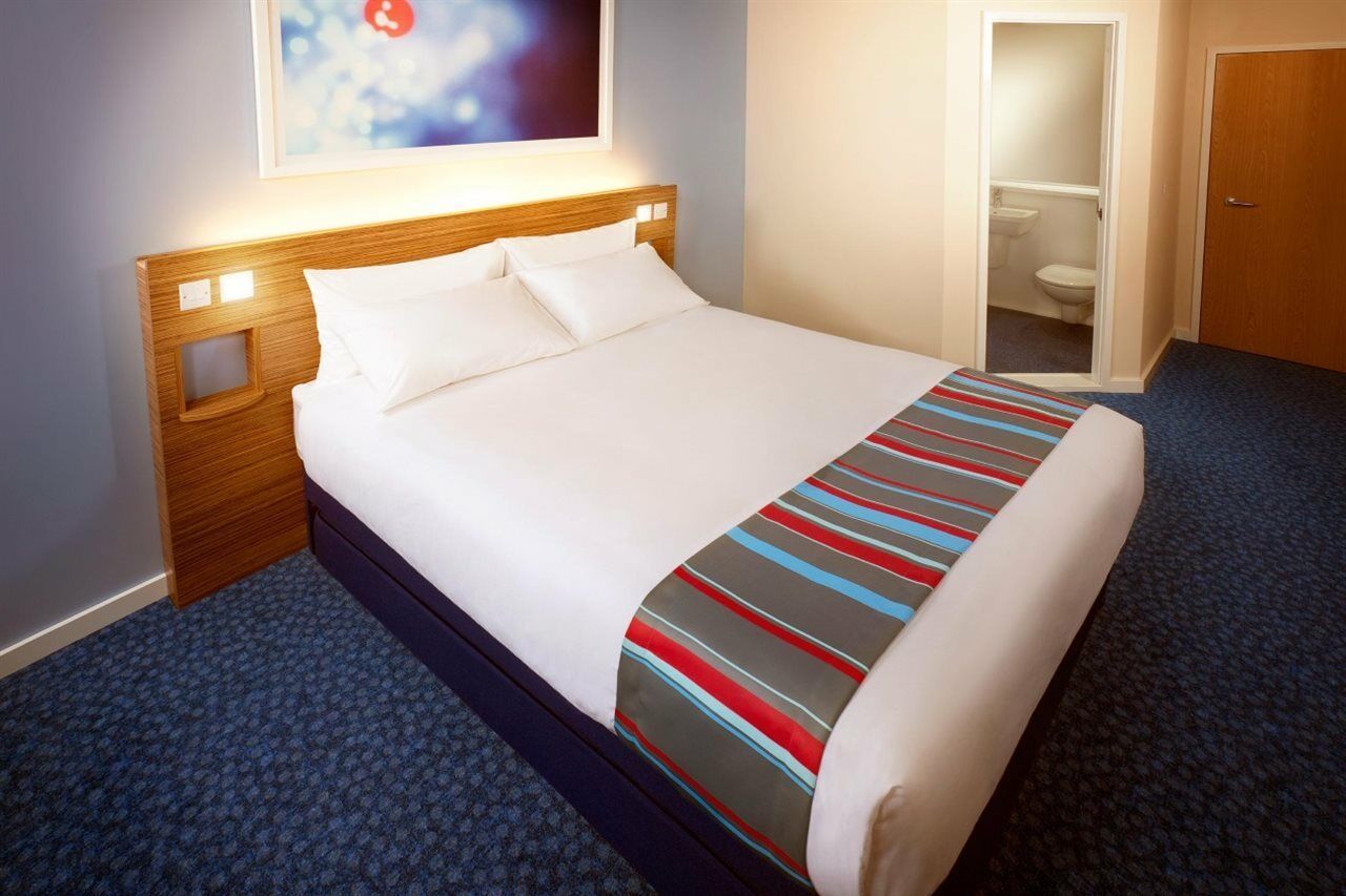 Travelodge Newcastle Whitemare Pool Low Walker Экстерьер фото