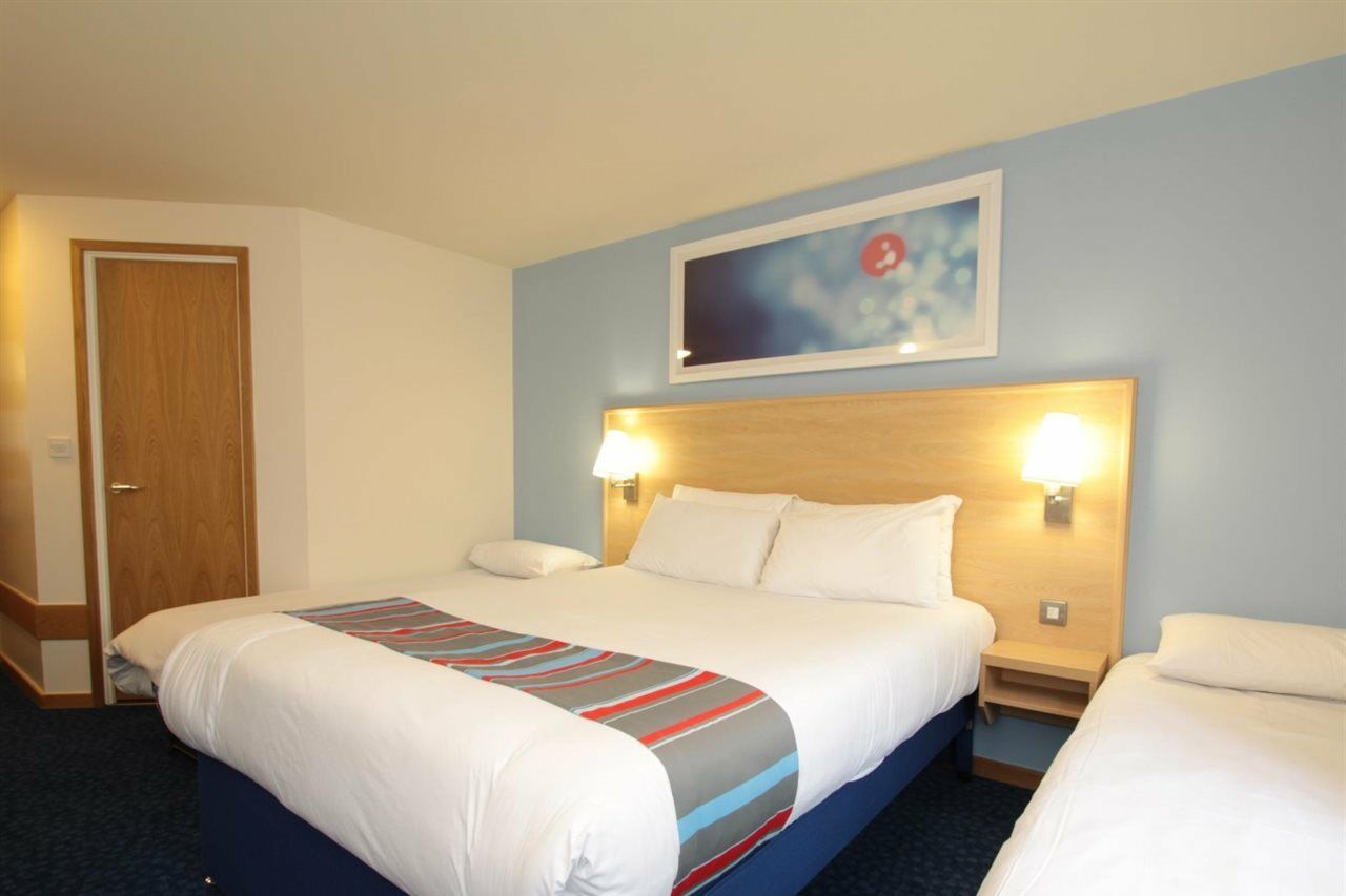 Travelodge Newcastle Whitemare Pool Low Walker Экстерьер фото