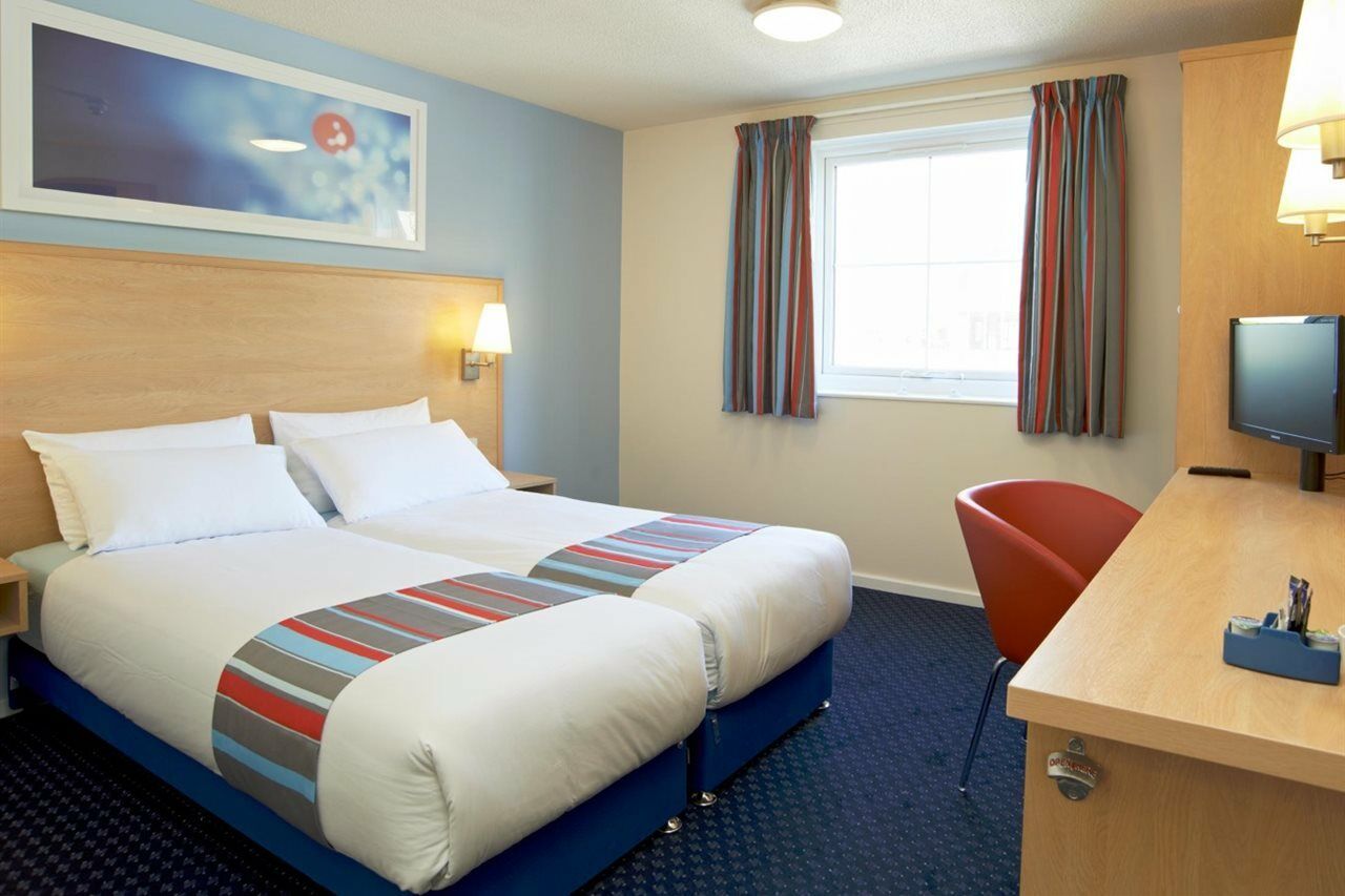 Travelodge Newcastle Whitemare Pool Low Walker Экстерьер фото